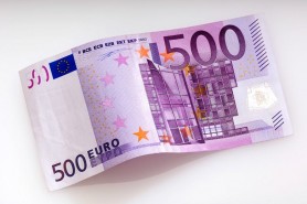 Un poliţist din Căuşeni, prins în timp ce primeşte mită. Pentru 500 de euro, poate sta la închisoare până la 7 ani